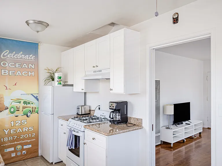 2221 Cable St — Photo 7
