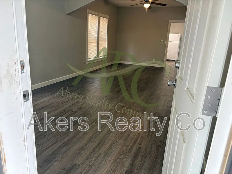 3 bed, 1.0 bath, 1020 sqft, $1,445 — Photo 2