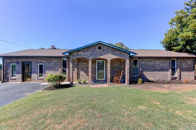 1st image of 527 James Dr