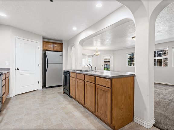 4th image of 1202 W 110 N APT 101