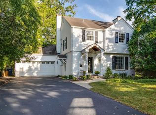 910 Cherokee Rd, Wilmette, IL 60091