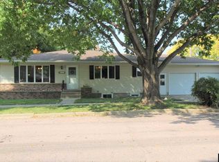 820 8th St N, New Ulm, MN 56073