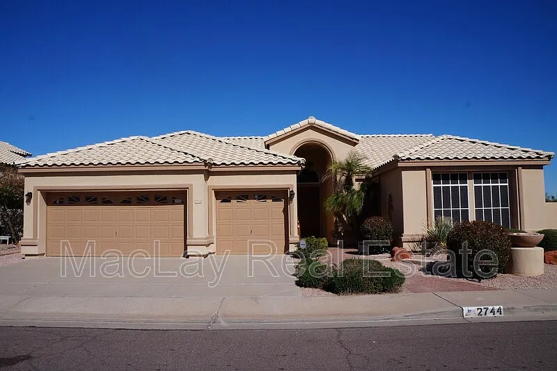 4 bed, 2.0 bath, 2294 sqft, $2,700 — Photo 1