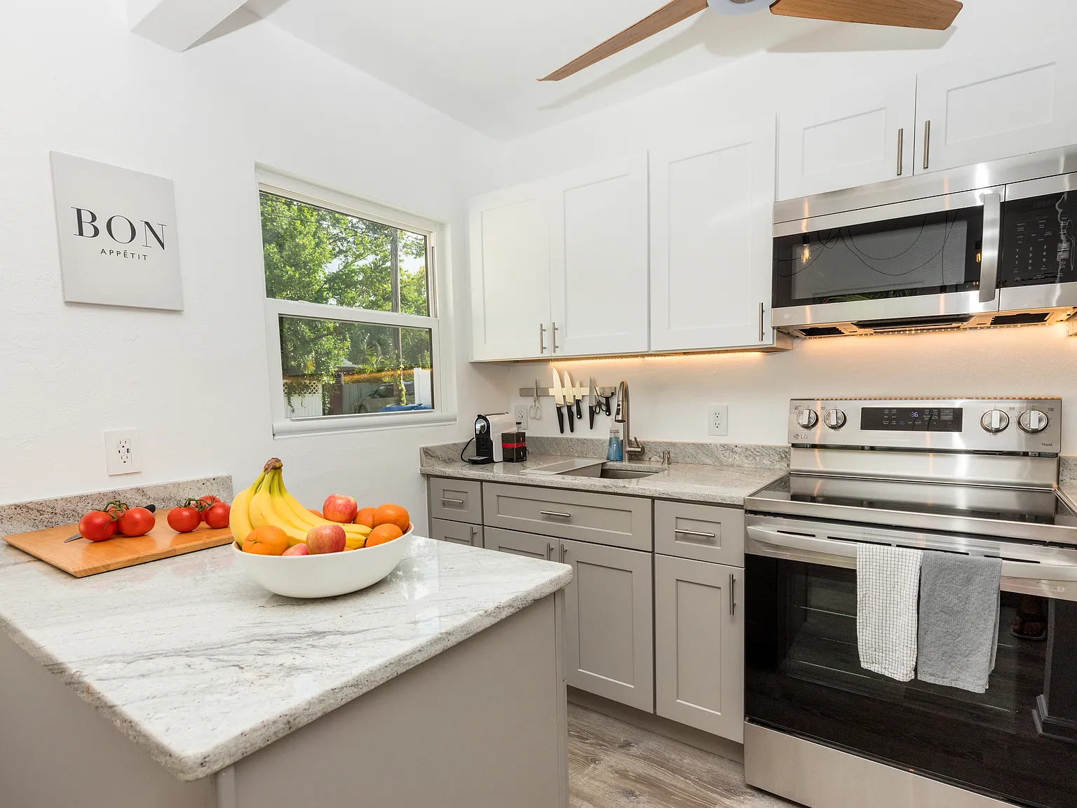 2 bed, 725 sqft, $2,350 — Photo 3