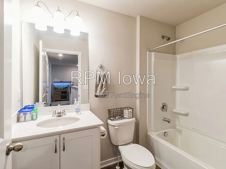3220 NW Greenwood St — Photo 11