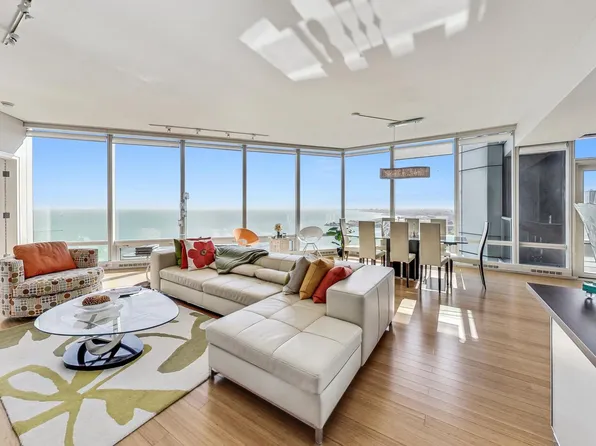 340 E Randolph St, Chicago, IL