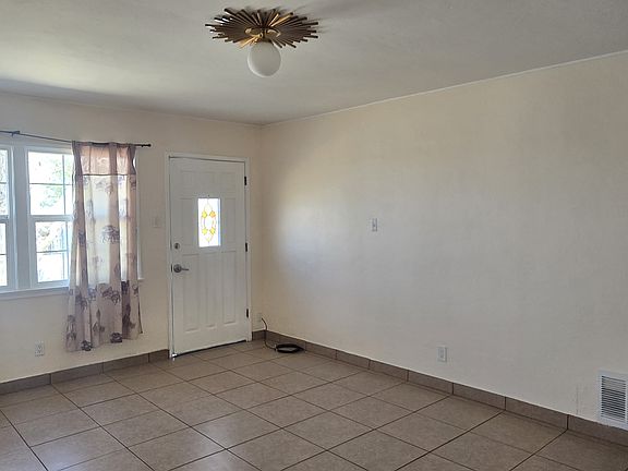 4th image of 25591 Anderson Ave