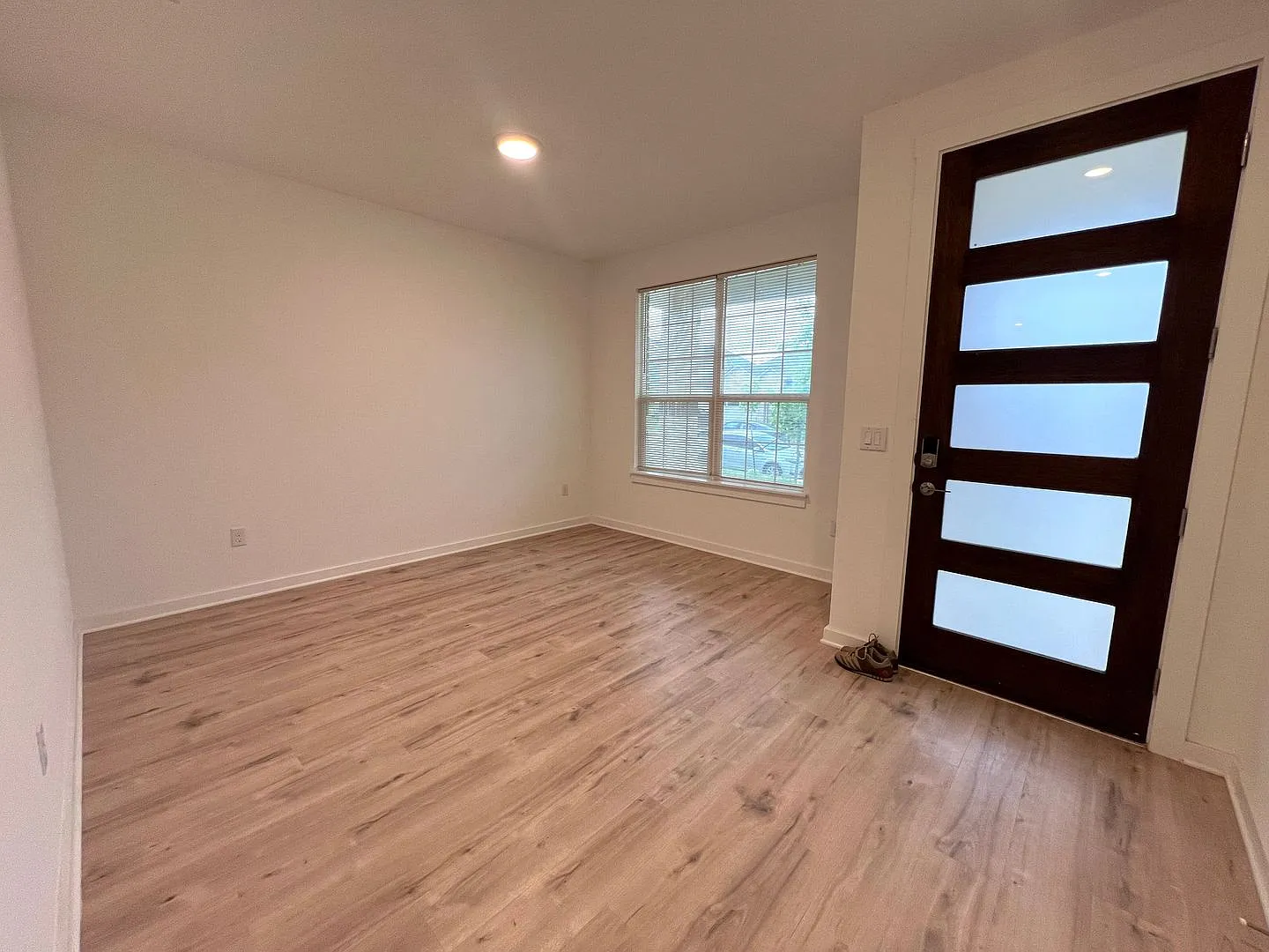 Spacious Larger and Well Maintained 3 Bedroom 2.5 Bathroom Home for Rent in Leander, Texas — Photo 4