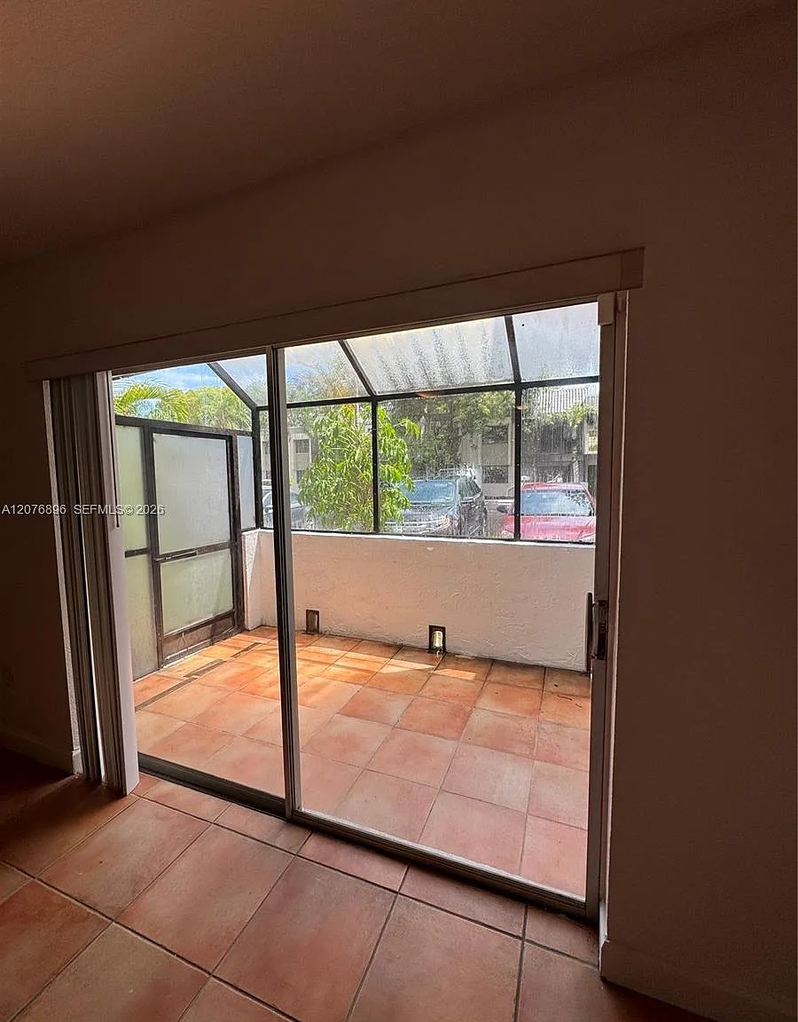 Venetian Palms Condo — Photo 2