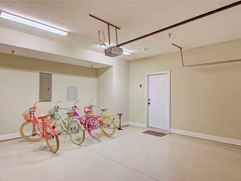 205 Mariners Cir — Photo 35