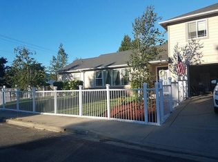 1001 Angler Ln, Grants Pass, OR 97527