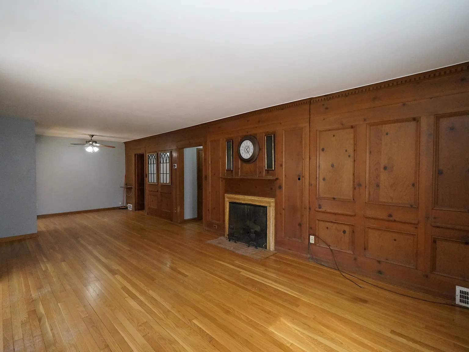 4 bed, 1916 sqft, $2,550 — Photo 2
