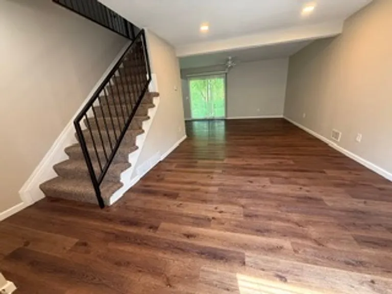 309 Hawthorne Court — Photo 15