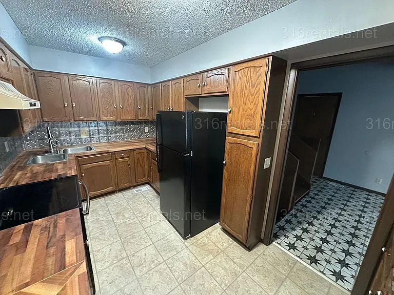 866 N Nims Ave — Photo 5