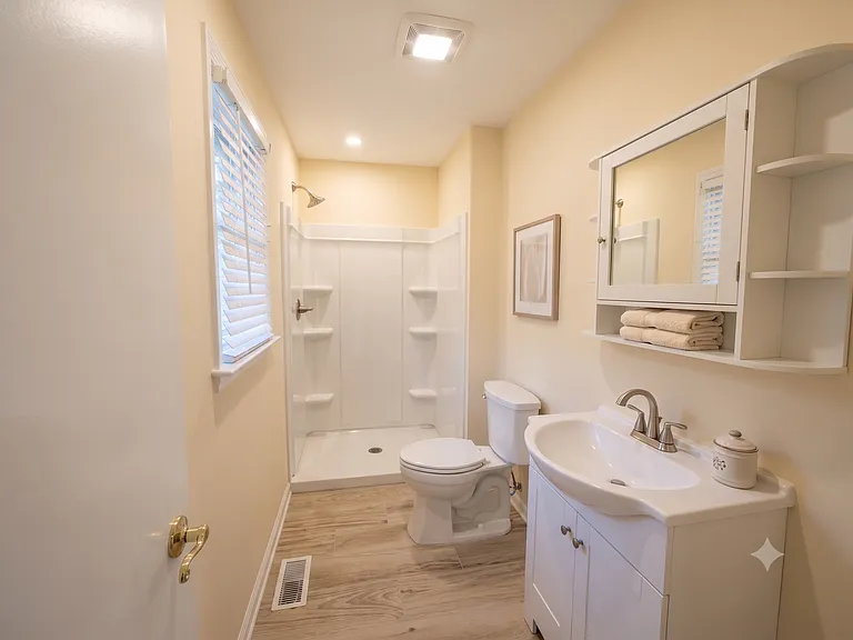 1316 Roberts St — Photo 8