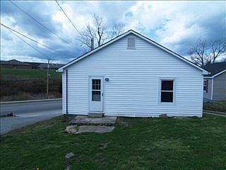 3rd image of 218 Tates Creek Ave