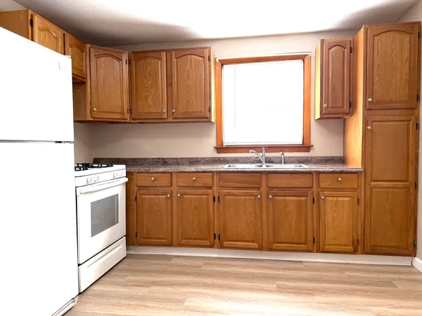 210 Seneca Ave, Pawtucket, RI 02860