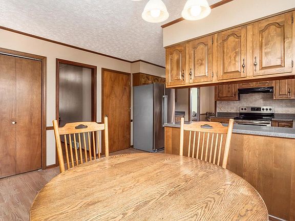5th image of 1485 Hillbrook Dr NE