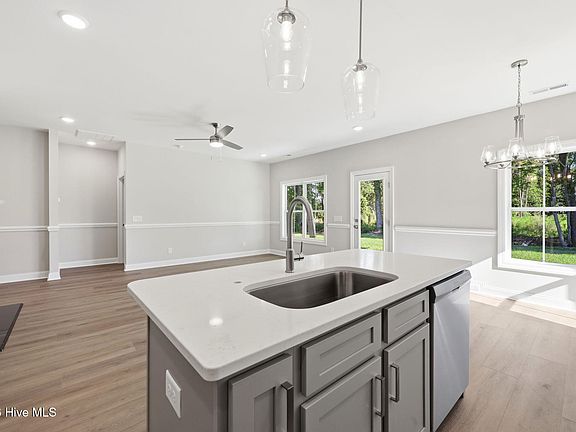 5th image of 319 Mangrove Court