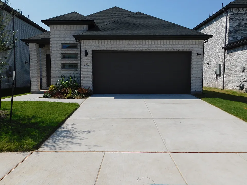 2702 Baynes Pl