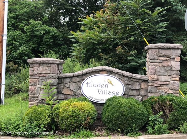 511 Poppy Ln, Moosic, PA 18507