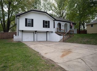 6015 Hauser Dr, Shawnee, KS 66216