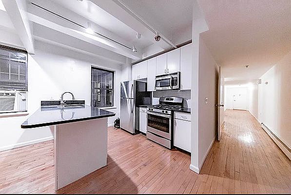1st image of 190 E 7th St APT A