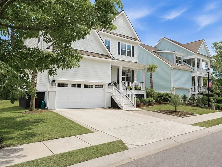 2207 Dewees Creek Dr — Photo 2