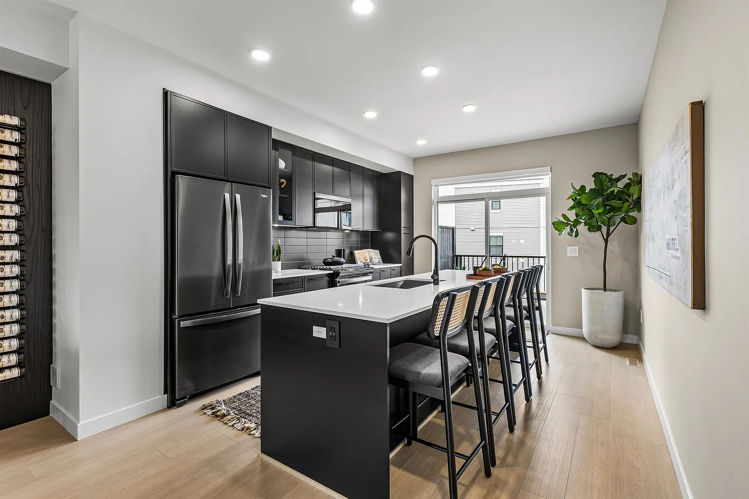 2886 Montrose Ave #8 photo 1