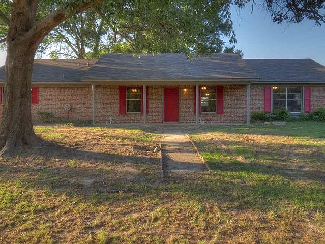 1st image of 101 Woodland Trl