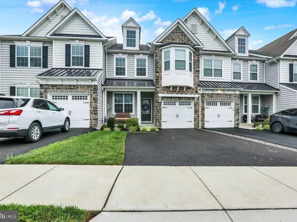 311 Flintrock Ct, Collegeville, PA 19426