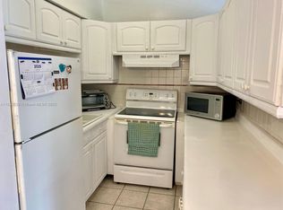 Rolen Lake Gardens, Hallandale Beach, FL 33009