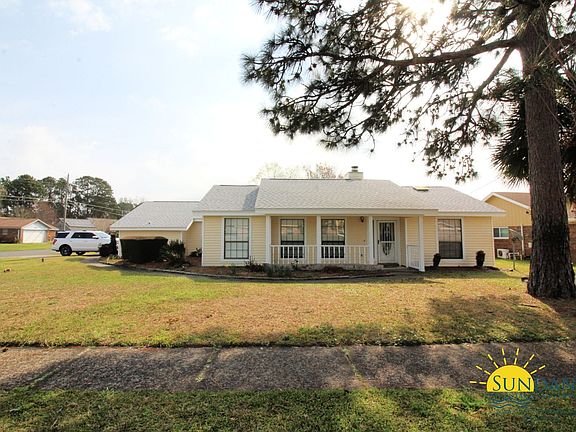 2nd image of 390 Dawn Ln
