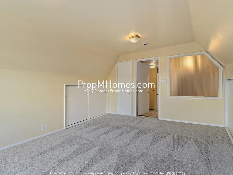 19825 SE Stark St — Photo 21