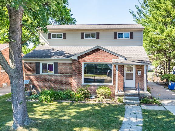 2nd image of 28156 Elmira St