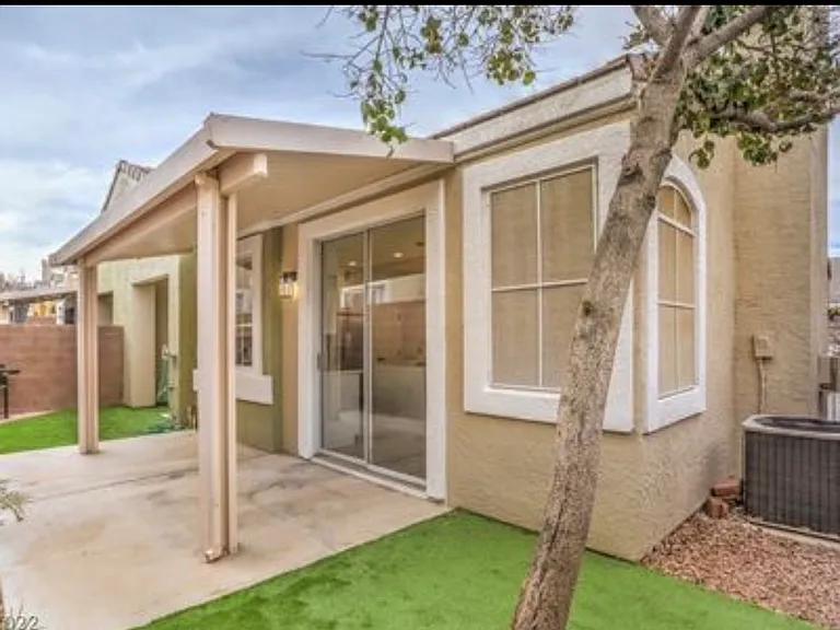 9101 Kings Town Ave — Photo 15