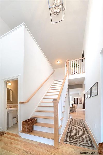 5th image of 86 Lakepointe Way