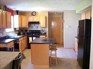 4th image of 956 Sandrock Ave