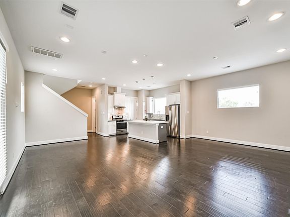 3rd image of 10806 Warwana Rd Unit G