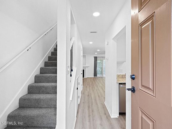 3rd image of 85 Debarry Ave APT 1073