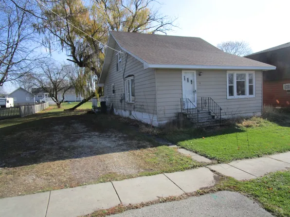 160 Ray St, Hinckley, IL 60520