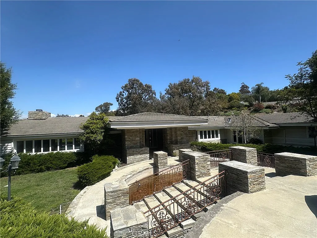 5 bed, 7085 sqft, $20,000 — Photo 3