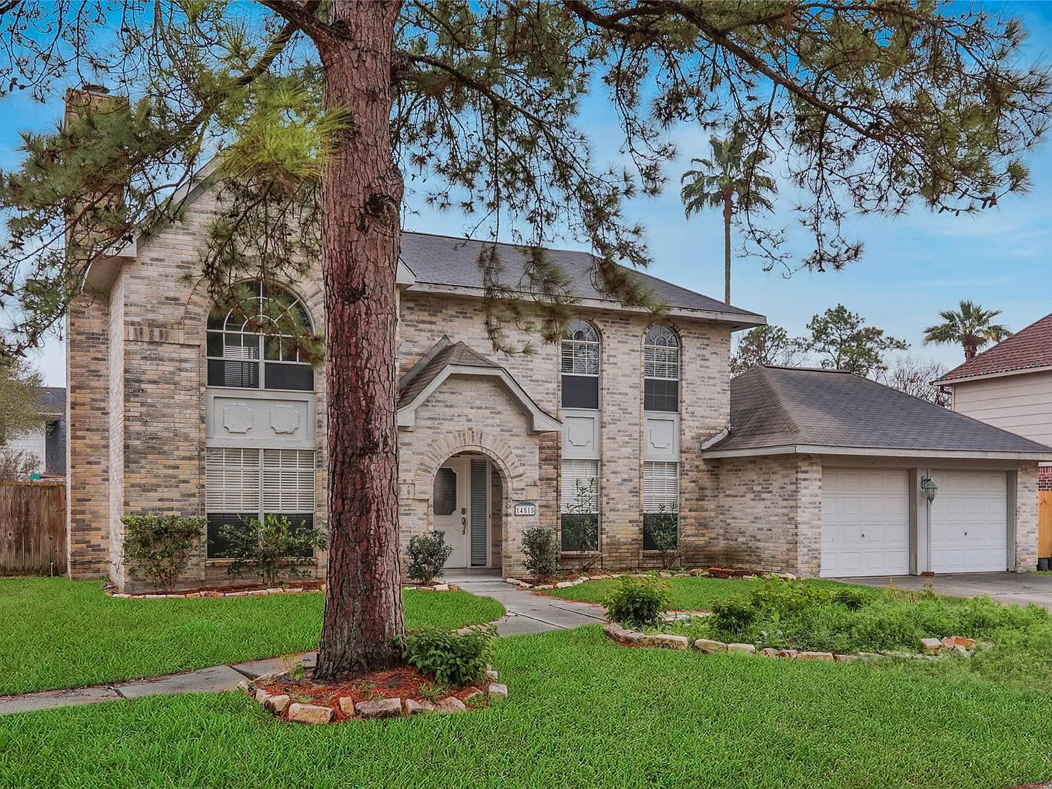 3 bed, 2.5 bath, 1674 sqft, $2,200 — Photo 2