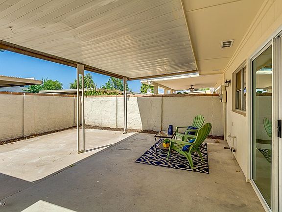 COVERED PAITO READY FOR ENTERTAINING