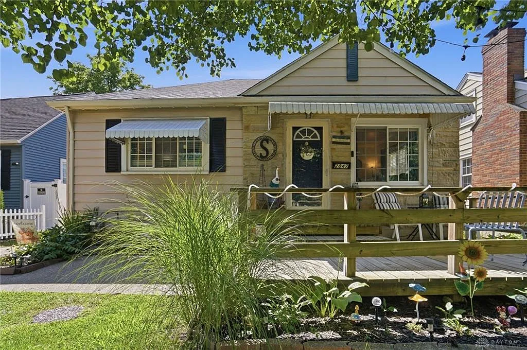 2 bed, 1.0 bath, 882 sqft, $1,600 — Photo 3