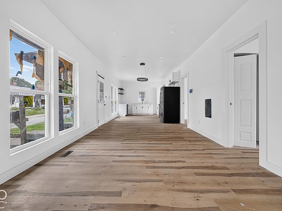 5th image of 701 Carlyle Pl