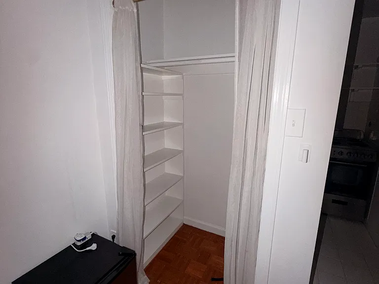 32 Beekman Pl #2 — Photo 5