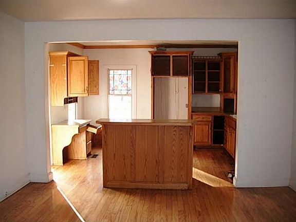 4th image of 3482 S 7th St