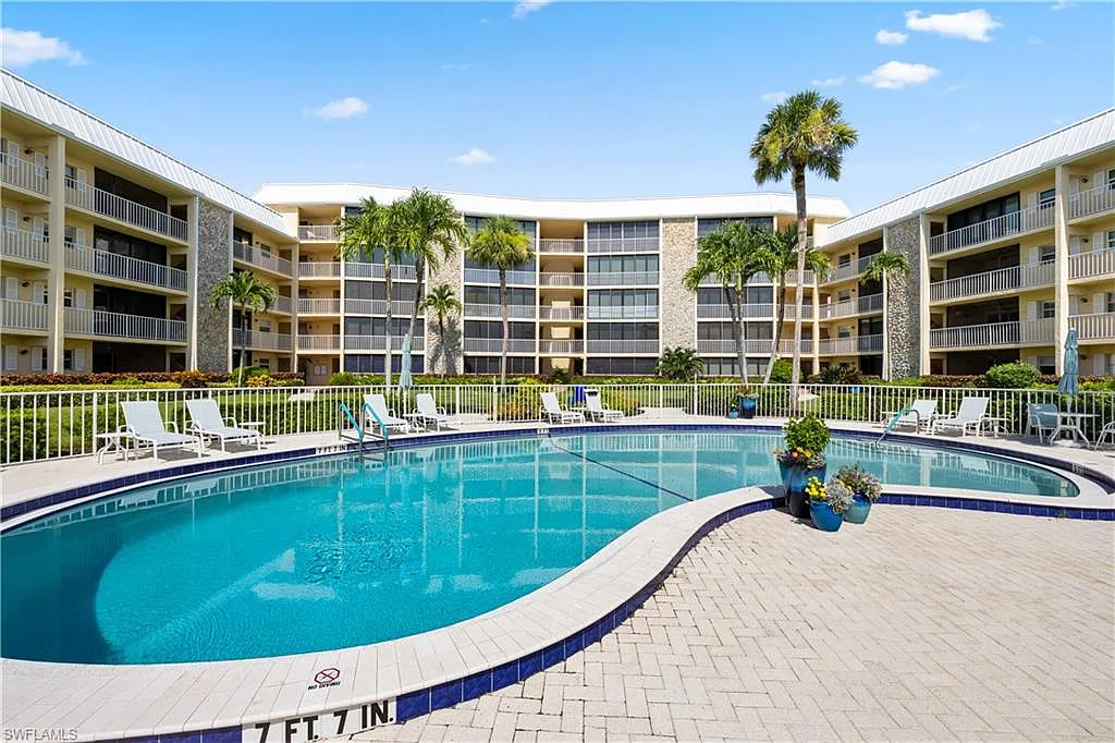 3000 Gulf Shore Blvd N — Photo 1