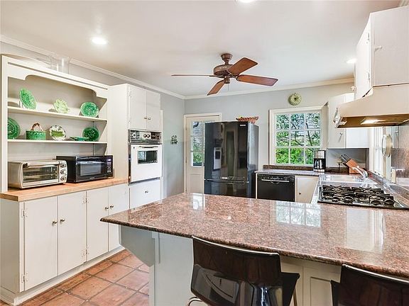 4th image of 2607 McCallum Dr